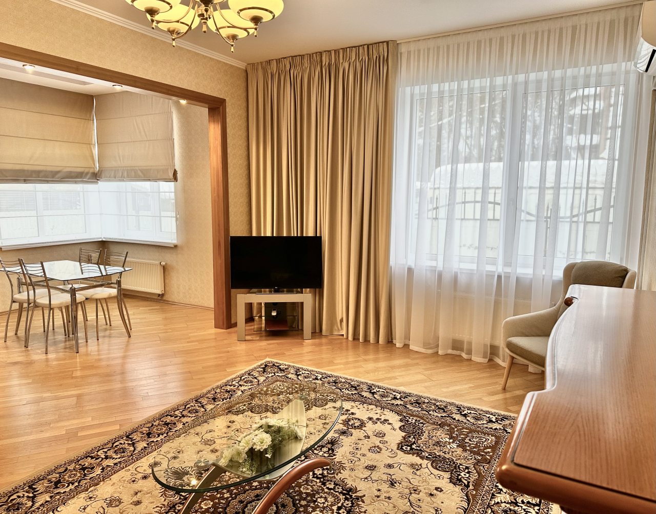 Апартаменты, Гостиница Универсал