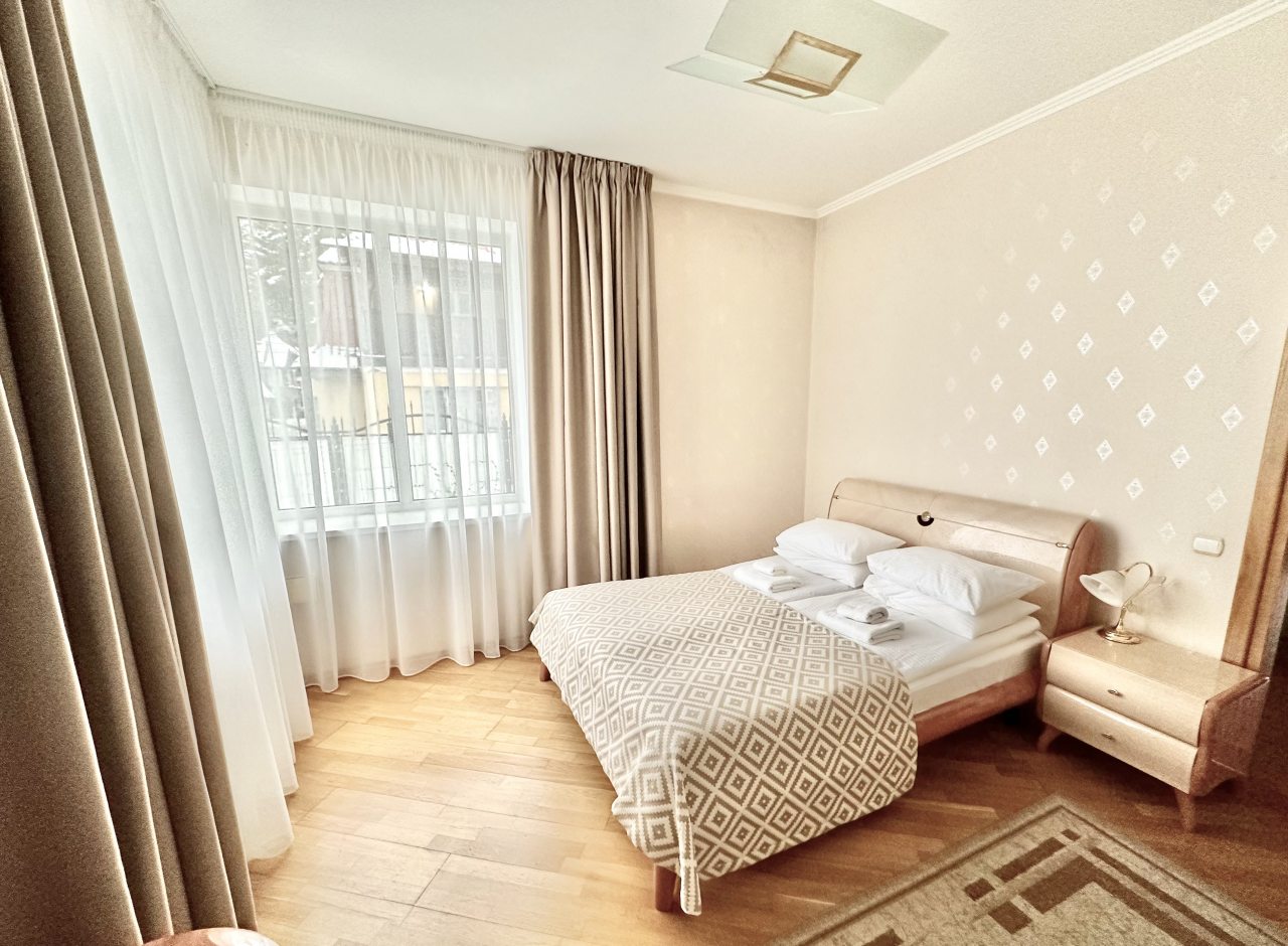 Апартаменты, Гостиница Универсал