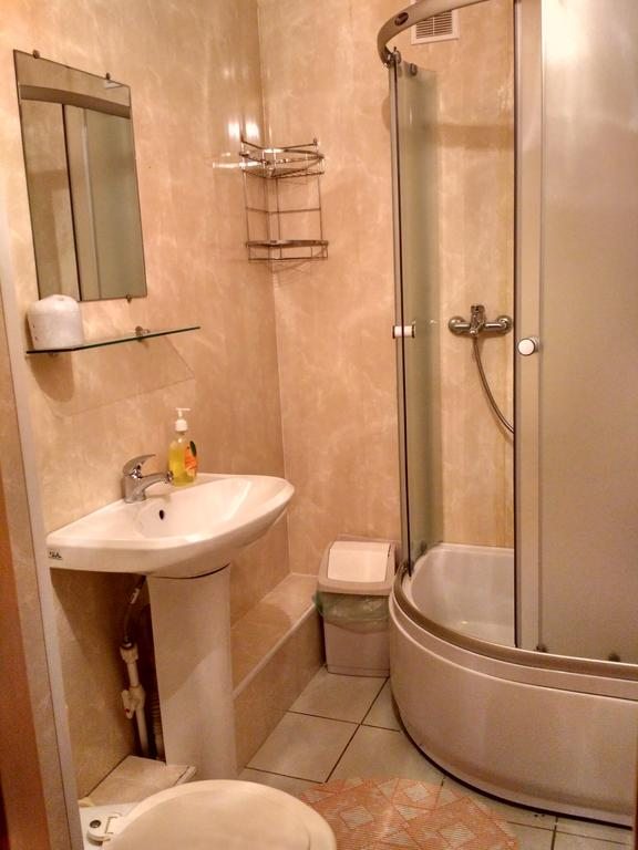 Семейный (Cемейный номер с собственной ванной комнатой) мини-отеля Заполярье, Полярные Зори