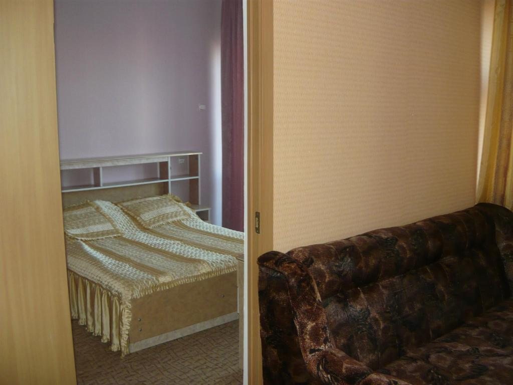 Двухместный (Стандартный двухместный номер с 2 отдельными кроватями) хостела Солнечная, Ессентуки