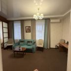 Люкс, Гостиница Метелица