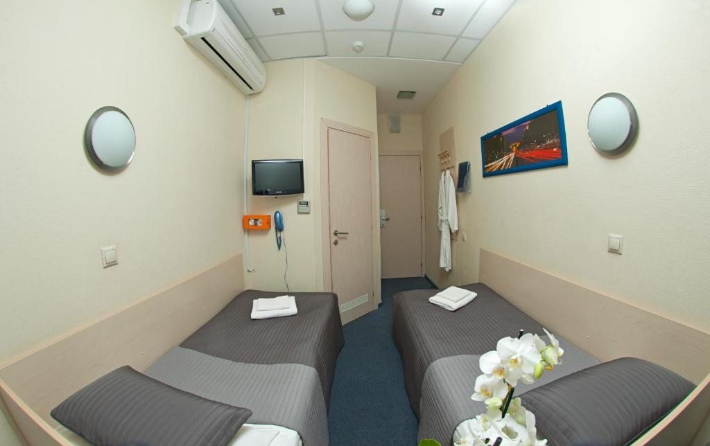 Двухместный (Стандартный двухместный номер с 2 отдельными кроватями - с окном), Отель Воздушный Экспресс
