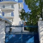 вход в гостиницу