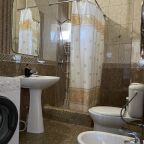 в санузле есть стиральная машина