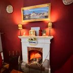 В главном холле  Вы можете полюбоваться историческим камином