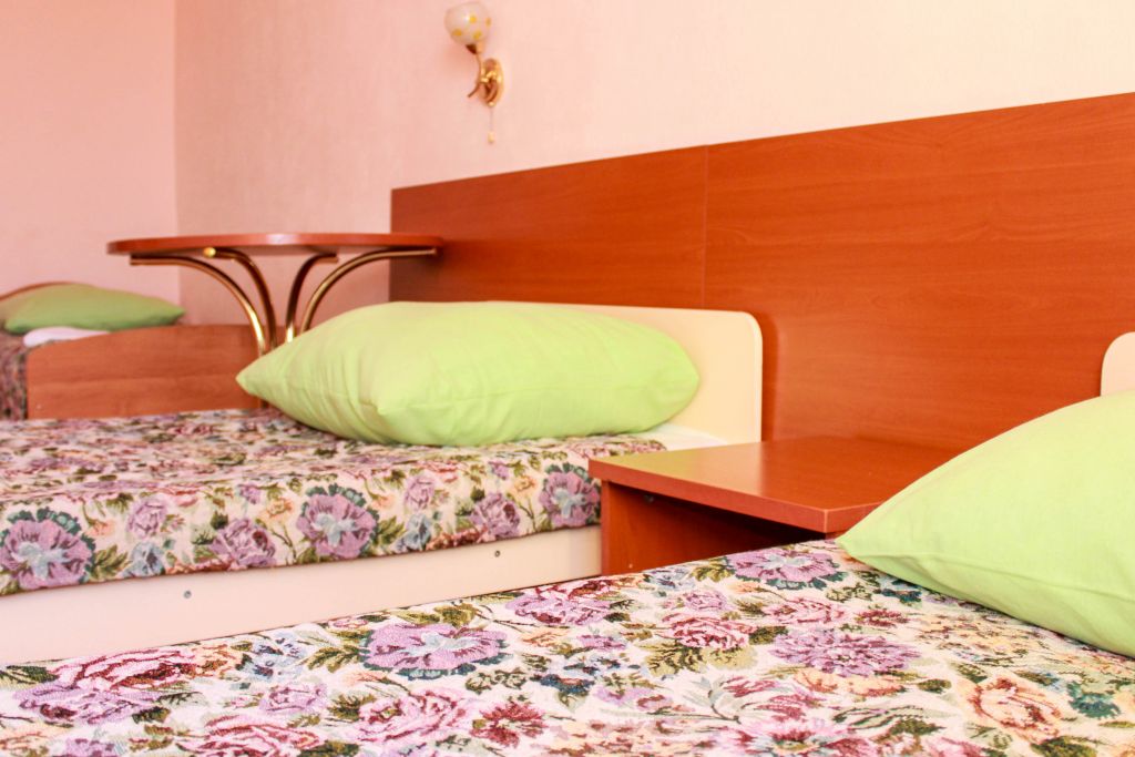 Двухместный (Twin, С доп. кроватью) гостиницы Маяк, Сургут