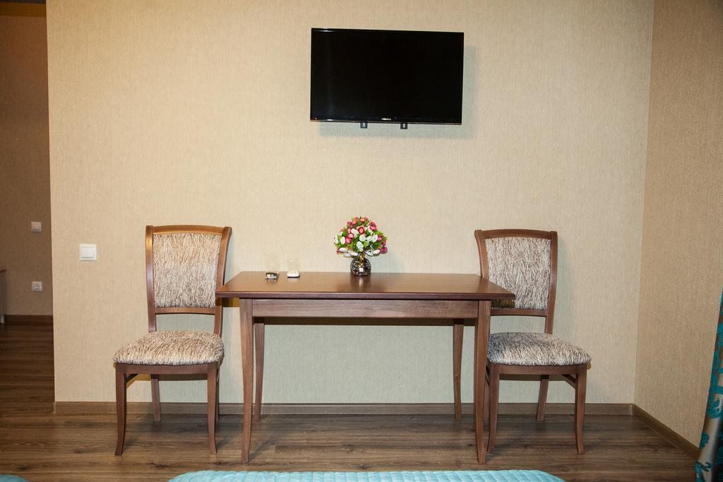 Двухместный (Стандартный двухместный номер с 2 отдельными кроватями) мини-гостиницы Лесная, Вешенская