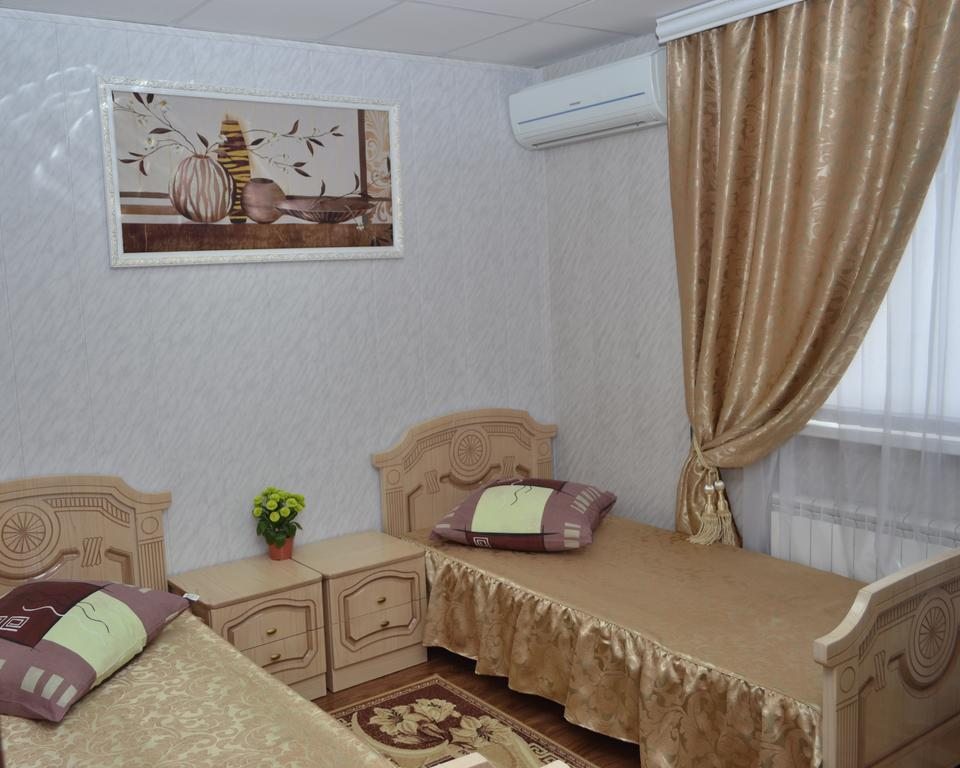 Двухместный (Улучшенный двухместный номер с 2 отдельными кроватями) отеля Сармат, Вешенская