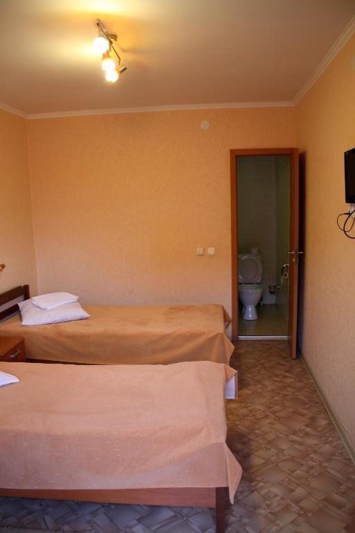 Двухместный (Двухместный номер с 2 отдельными кроватями и душем) отеля Гармония, Остров