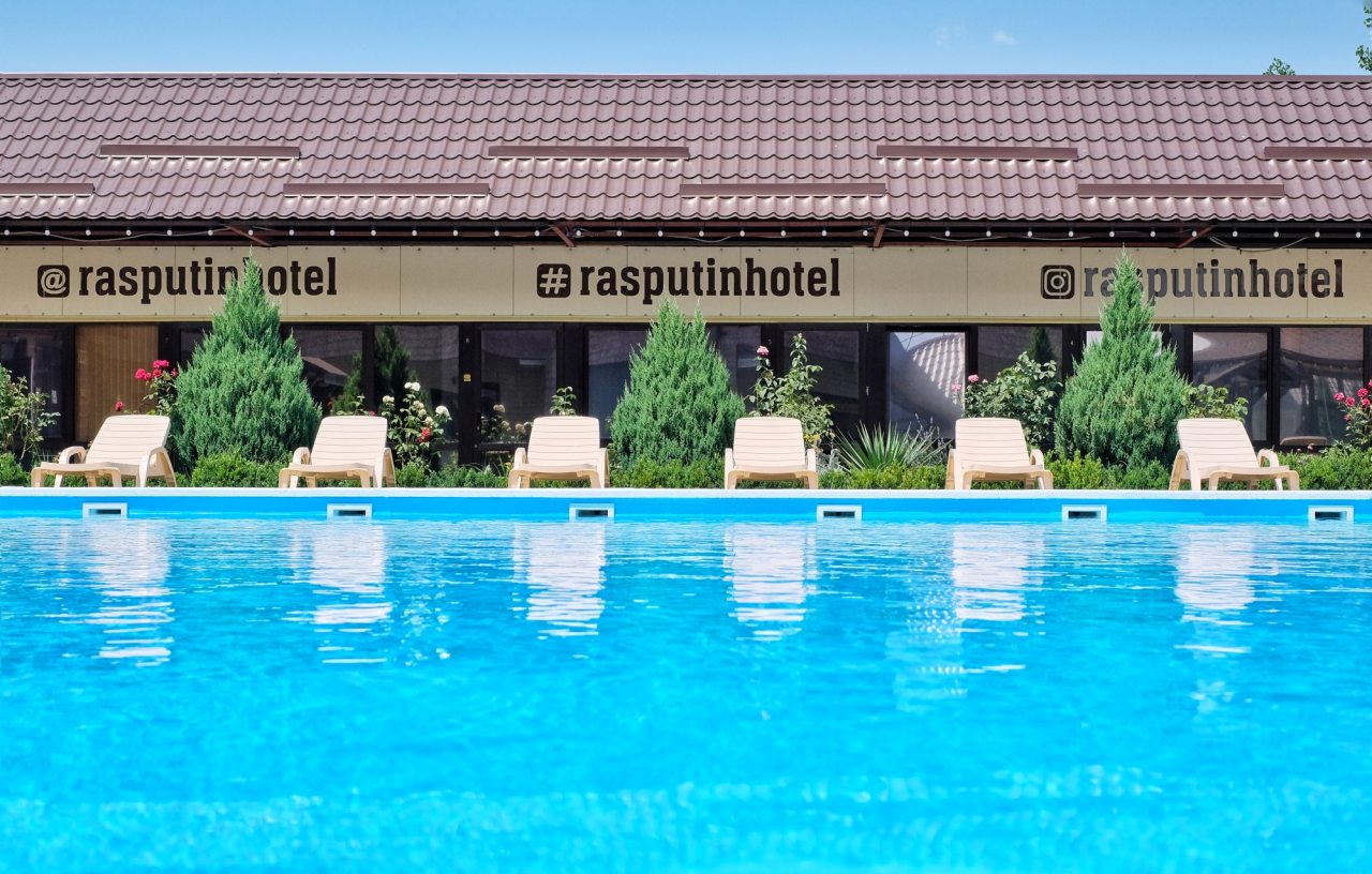 Открытый плавательный бассейн, Отель Распутин