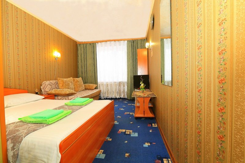 Двухместный (С двуспальной кроватью и рабочим местом) гостиницы МК Аврора, Томск