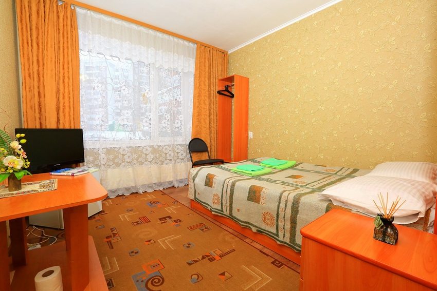 Двухместный (эконом с двуспальной кроватью) гостиницы МК Аврора, Томск