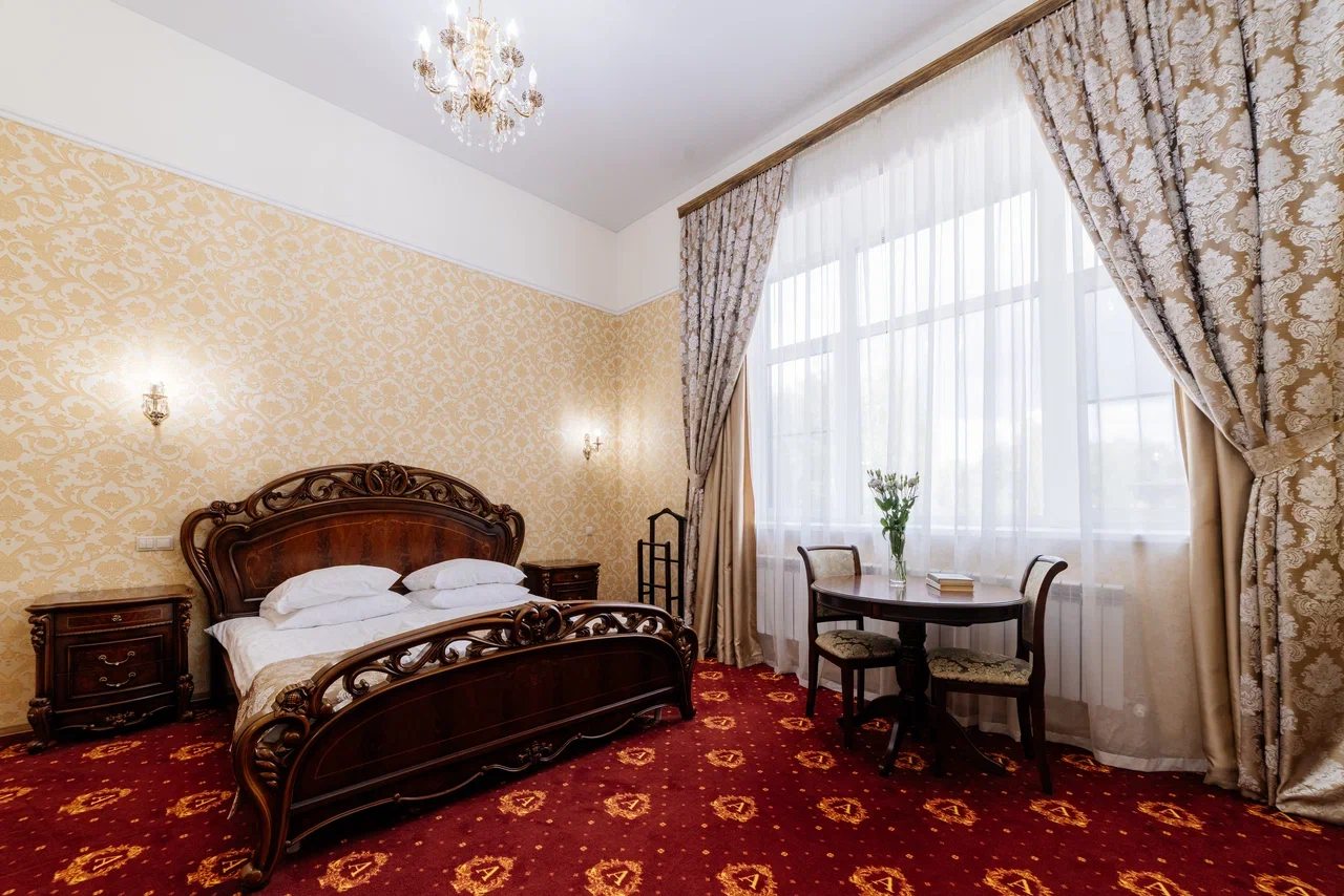 Номер (Стандарт  с одной двуспальной кроватью) загородного отеля Гранд Отель и СПА Аристократ Кострома, Молодежный