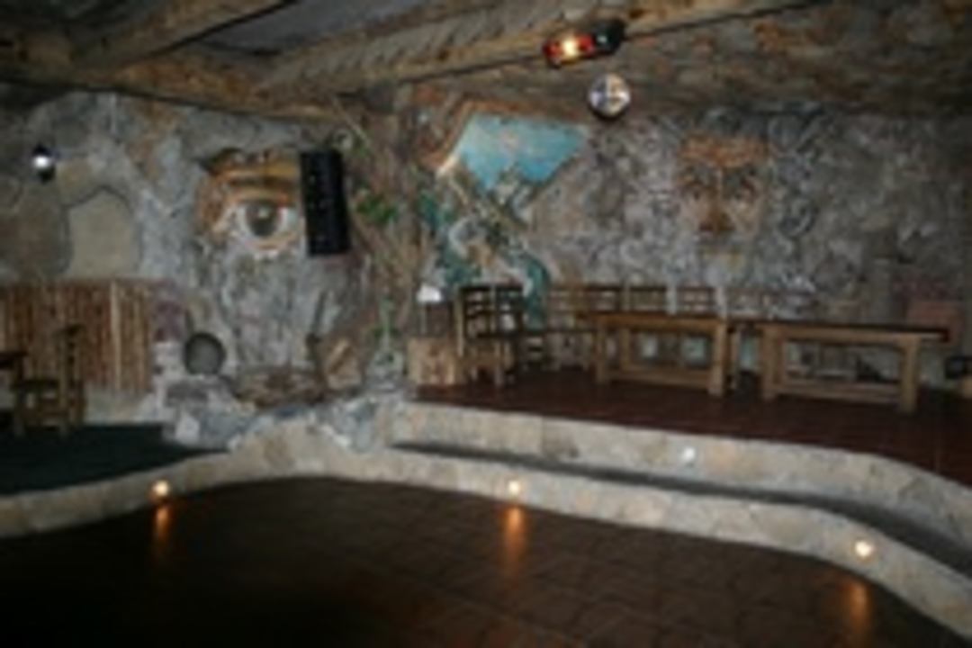 Диско-бар, Гостиница Таулу