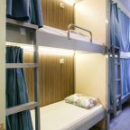 Есть номер с окном и без окна