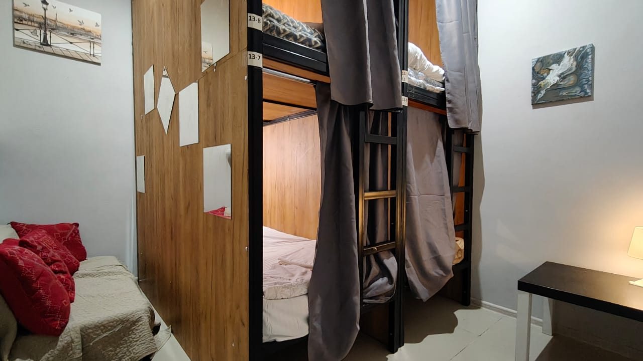 Капсула, Хостел Мир