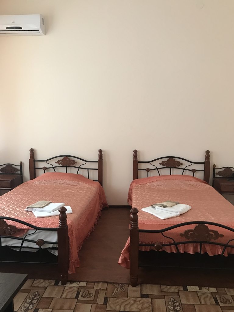 Двухместный (Двухместный номер с 2 отдельными кроватями и ванной) гостиницы Лазарь, Пятигорск