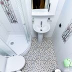 Четырехместный (Семейный (с одной двухспальной кроватью и диваном)), Гостиница Клен