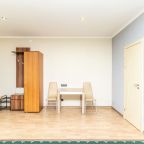 Четырехместный (Семейный (с одной двухспальной кроватью и диваном)), Гостиница Клен