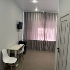 De Luxe (Комфорт+ (с одной двухспальной кроватью и диваном)), Гостиница Клен