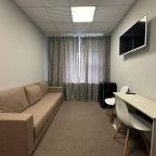 De Luxe (Комфорт+ (с одной двухспальной кроватью и диваном)), Гостиница Клен