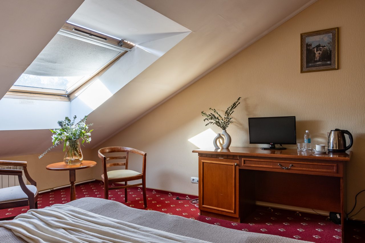 Двухместный (Улучшенный с мансардным окном), Гостиница Golden Hotel