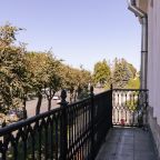 Полулюкс (Полулюкс), Гостиница Golden Hotel