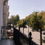 Полулюкс (Полулюкс), Гостиница Golden Hotel