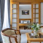 Люкс (Люкс), Гостиница Golden Hotel