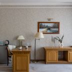 Люкс (Люкс), Гостиница Golden Hotel