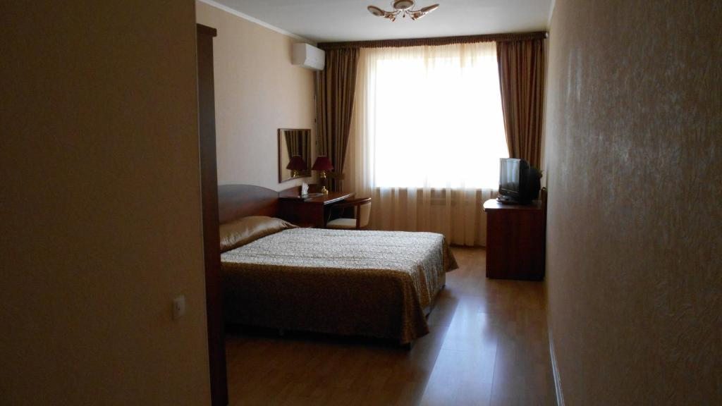 Двухместный (Улучшенный двухместный номер с 1 кроватью) гостиницы Виконда, Коряжма