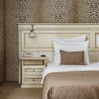 Люкс, Гостиница Прага