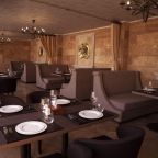 Летний зал у бассейна