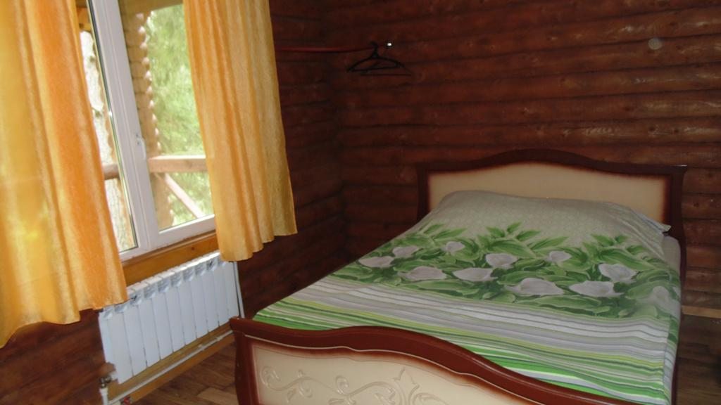 Номер (Шале с двумя спальнями) базы отдыха Партизан, Ярцево