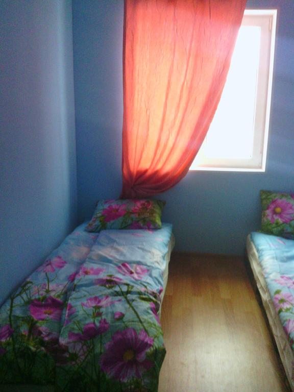 Двухместный (Бюджетный двухместный номер с 2 отдельными кроватями) гостевого дома Избушка, Инта