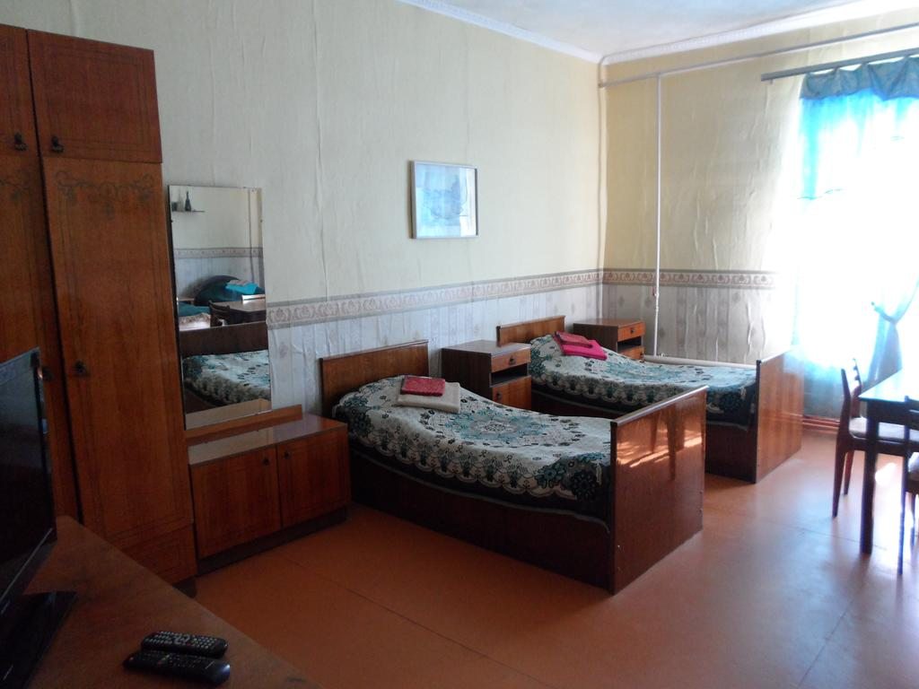 Четырехместный (Четырехместный номер с общей ванной комнатой) гостевого дома Солнышко, Белозерск