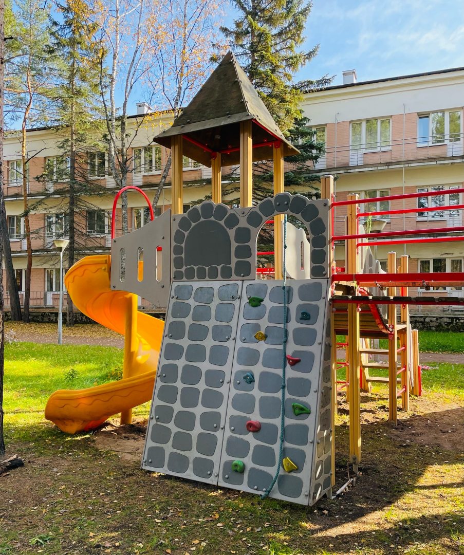 Детская площадка, Загородный отель Комарово