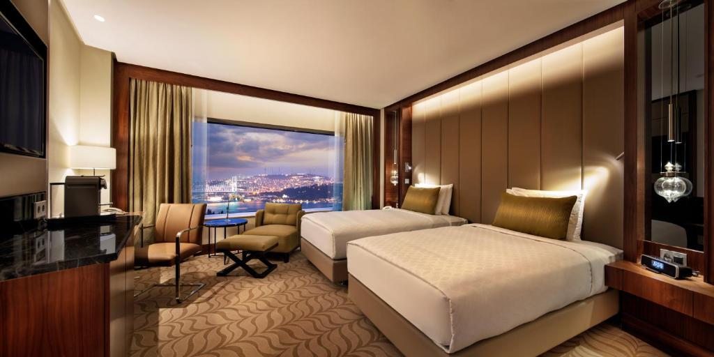 Двухместный (Представительский номер с 2 отдельными кроватями, видом на парк и доступом в представительский лаундж) отеля Conrad Istanbul Bosphorus, Стамбул