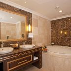 Сьюит (Feature Suite - Smoking), Отель Crowne Plaza