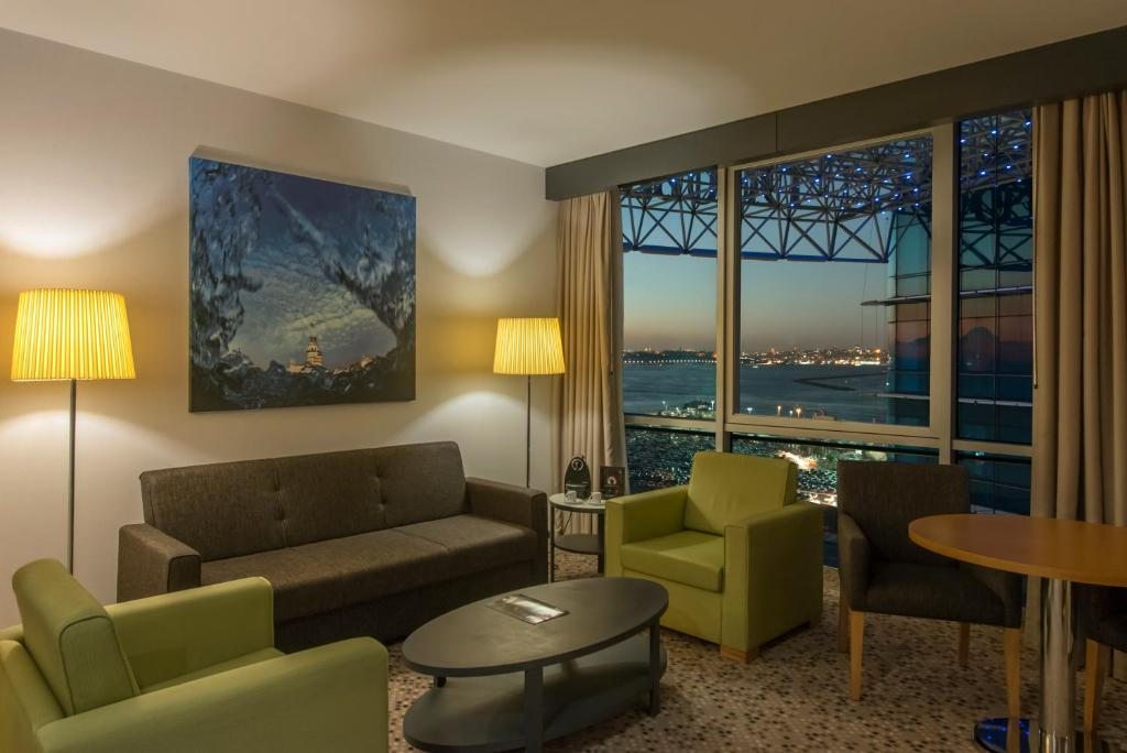 Сьюит (Полулюкс Твин с видом на море) отеля DoubleTree By Hilton Istanbul-Moda, Стамбул