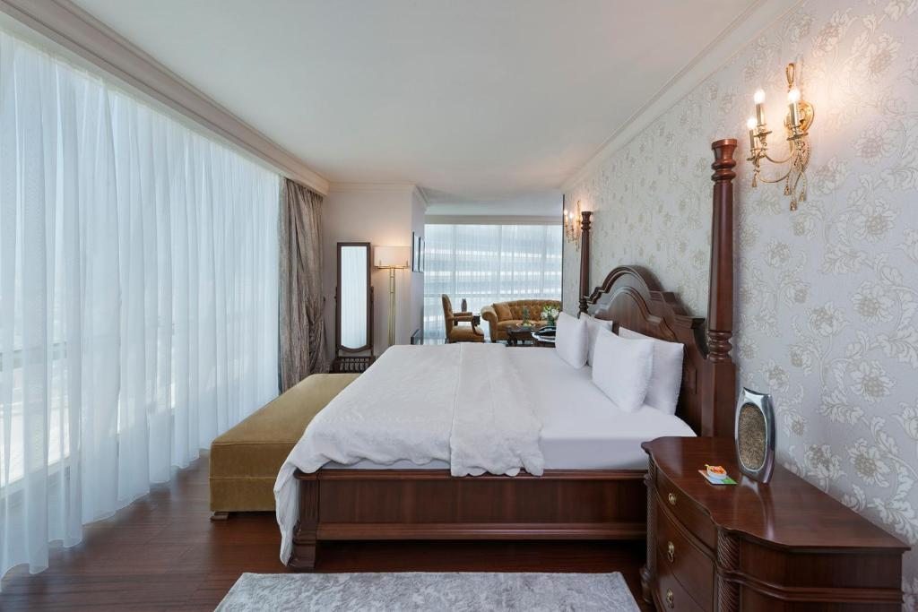 Сьюит (Люкс с кроватью размера «king-size» - бесплатный доступ в спа-центр) отеля Elite World Istanbul Hotel, Стамбул