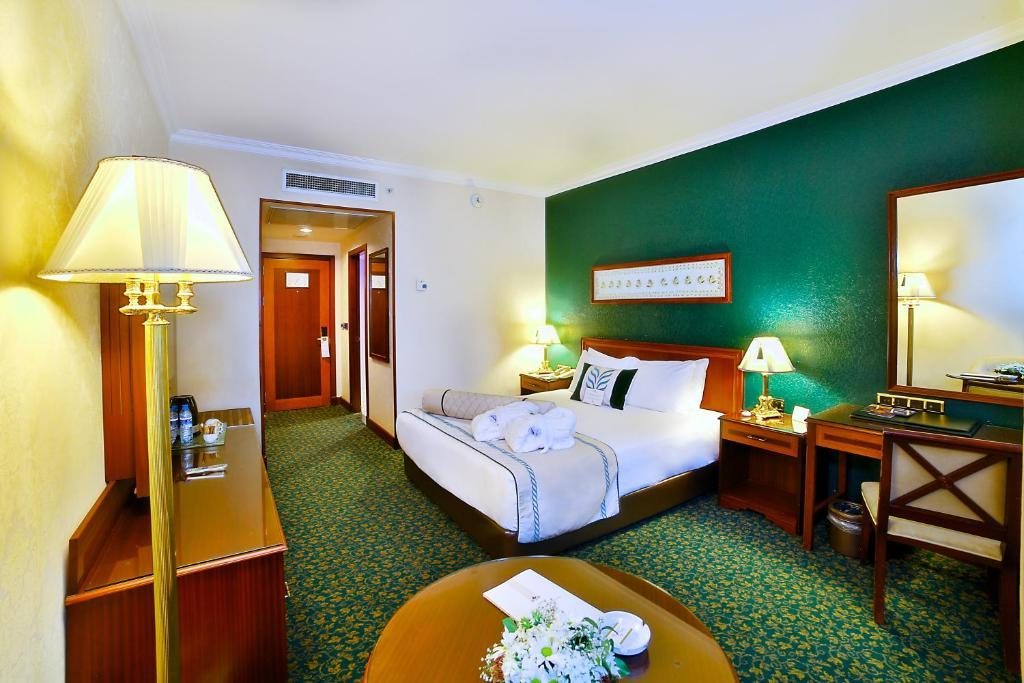Двухместный (Улучшенный двухместный номер с 1 кроватью или 2 отдельными кроватями) отеля Grand Cevahir Hotel Convention Center, Стамбул