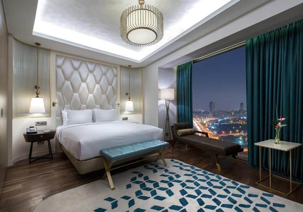 Апартаменты (Апартаменты с 1 спальней, кроватью размера «king-size» и правом посещения представительского лаунджа) отеля Hilton Istanbul Kozyatagi, Стамбул