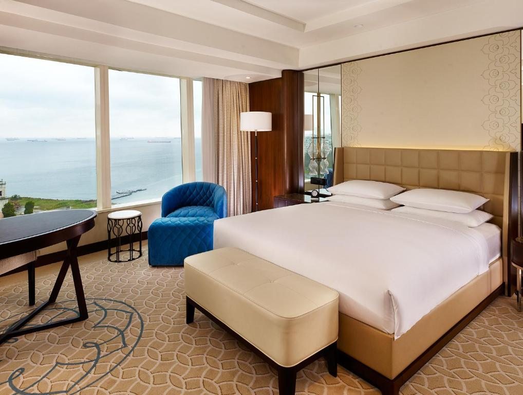Двухместный (Номер с кроватью размера «king-size», видом на море и доступом в клубный лаундж) отеля Hyatt Regency Istanbul Atakoy, Стамбул
