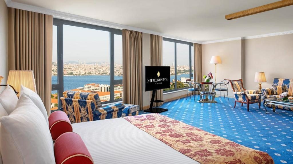 Семейный (Представительский люкс с видом на море) отеля InterContinental Istanbul, Стамбул
