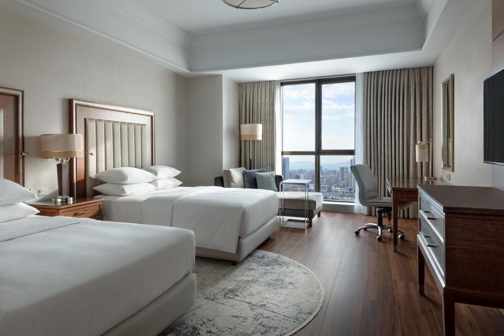 Двухместный (Представительский номер с 2 двуспальными кроватями и доступом в представительский лаундж) отеля Istanbul Marriott Hotel Asia, Стамбул