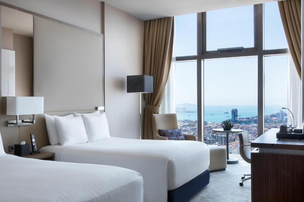 Двухместный (Двухместный номер Делюкс с 2 отдельными кроватями и видом на море) отеля Istanbul Marriott Hotel Sisli, Стамбул