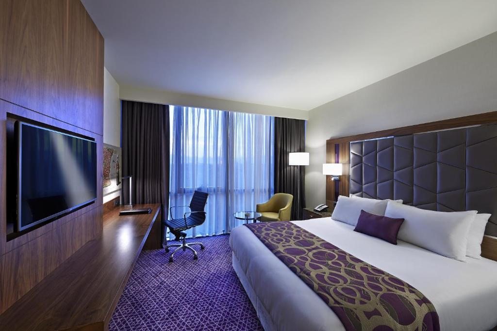 Двухместный (Панорамный угловой двухместный номер с 1 кроватью) отеля Mercure Istanbul Topkapi, Стамбул