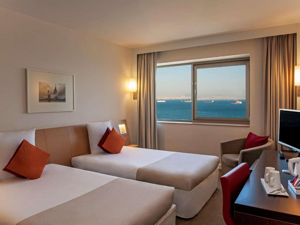 Двухместный (Улучшенный номер с 2 отдельными кроватями) отеля Novotel Istanbul Zeytinburnu, Стамбул