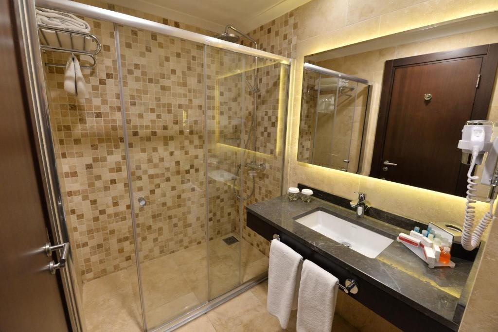 Двухместный (Номер с 3 отдельными кроватями — Для некурящих) отеля Ramada Hotel&Suites Istanbul Merter, Стамбул